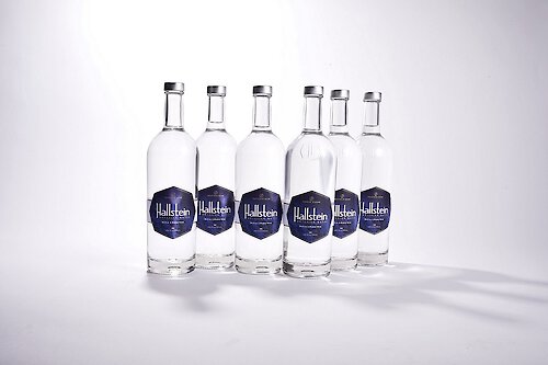 HALLSTEIN ARTESIAN WATER JETZT NEU IN 750ml GLASFLASCHEN.