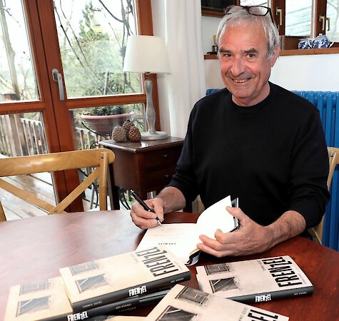 Schon mit "Meier" überraschte der Erlanger Autor