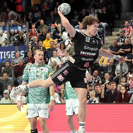 Der HC Erlangen trifft wieder und wieder, hier mit Florian Scheerer (Foto: #JockiFoto)