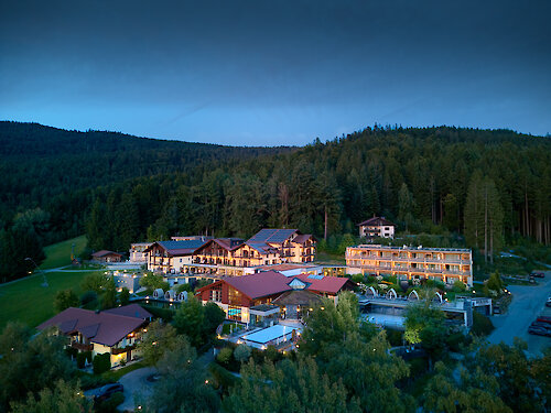 Wellnesshotel Riedlberg mit Abendstimmung im Bayerischen Wald
