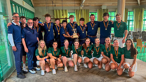 Team Bayern mit der Mädchen- sowie der Jungenmannschaft beim Jugendländerpokal 2026. Moritz (Zweiter von links) und Felix Dietz (Sechster von links) aus dem Golf Resort Bad Griesbach waren mit dabei.